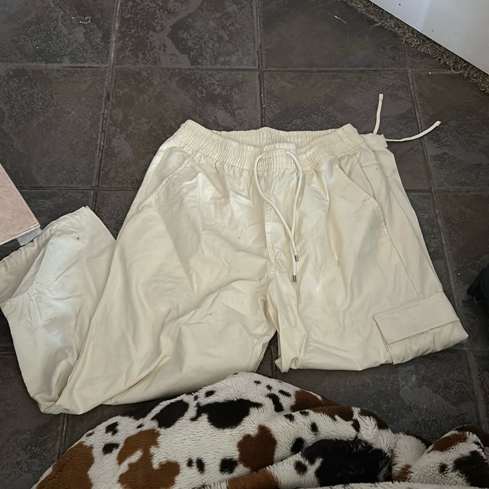 light yellow nike cargo